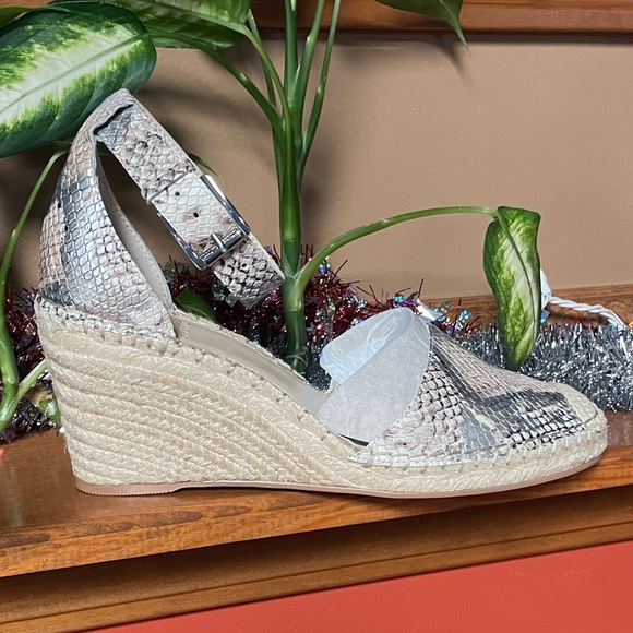 VINCE CAMUTO LEATHER ESPADRILLE WEDGE VENERLY TAUPE SILVER. SIZE 11W. - Picture 2 of 8